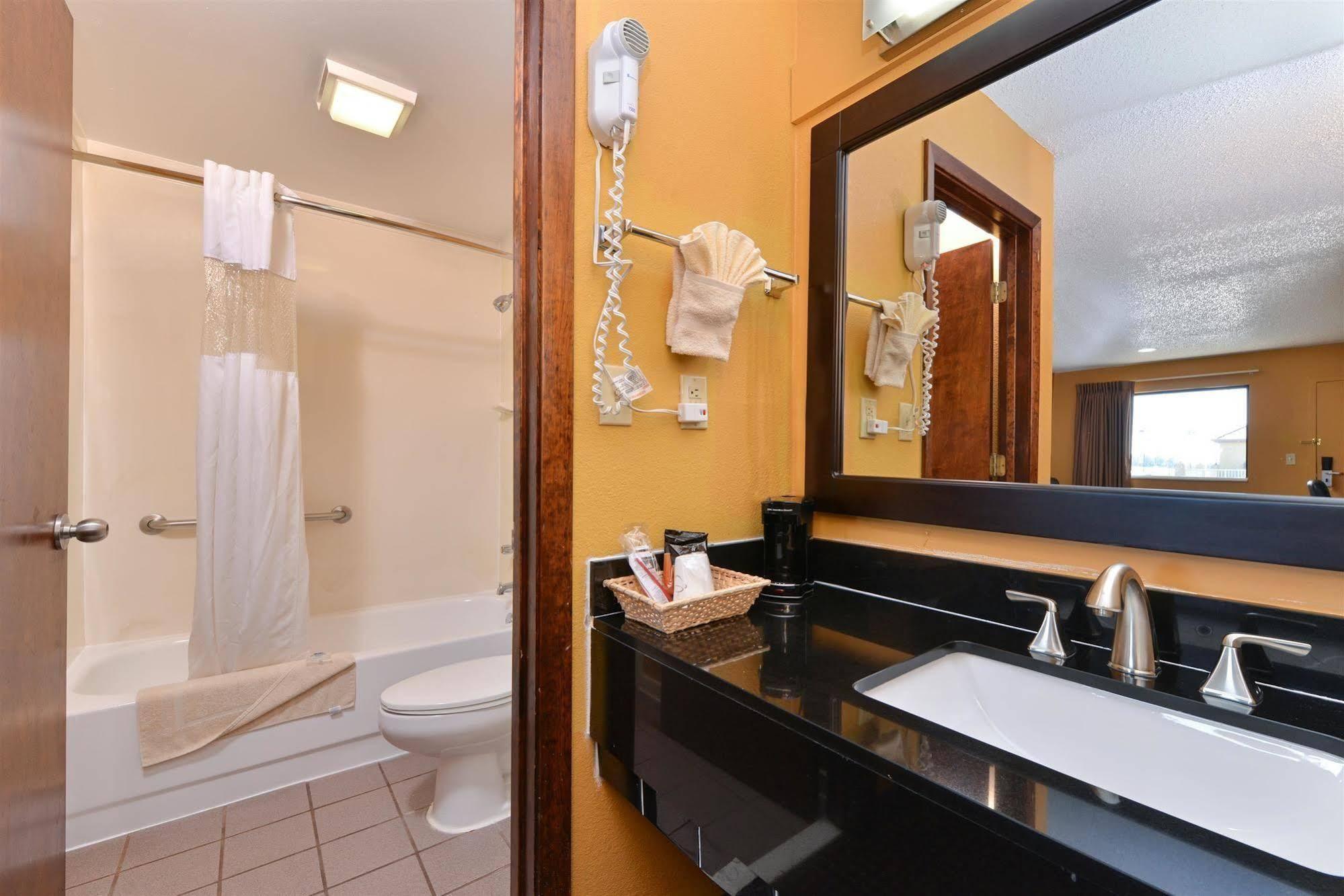 Americas Best Value Inn Byram Экстерьер фото