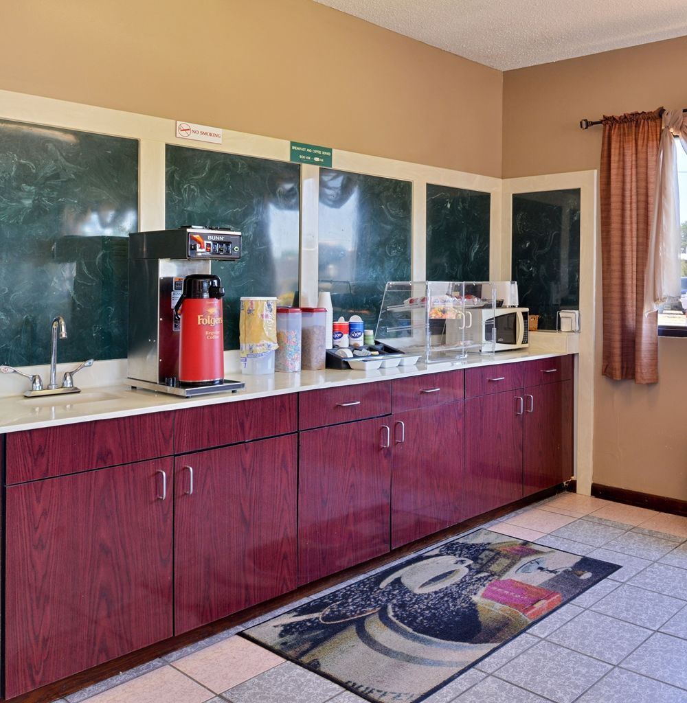 Americas Best Value Inn Byram Ресторан фото