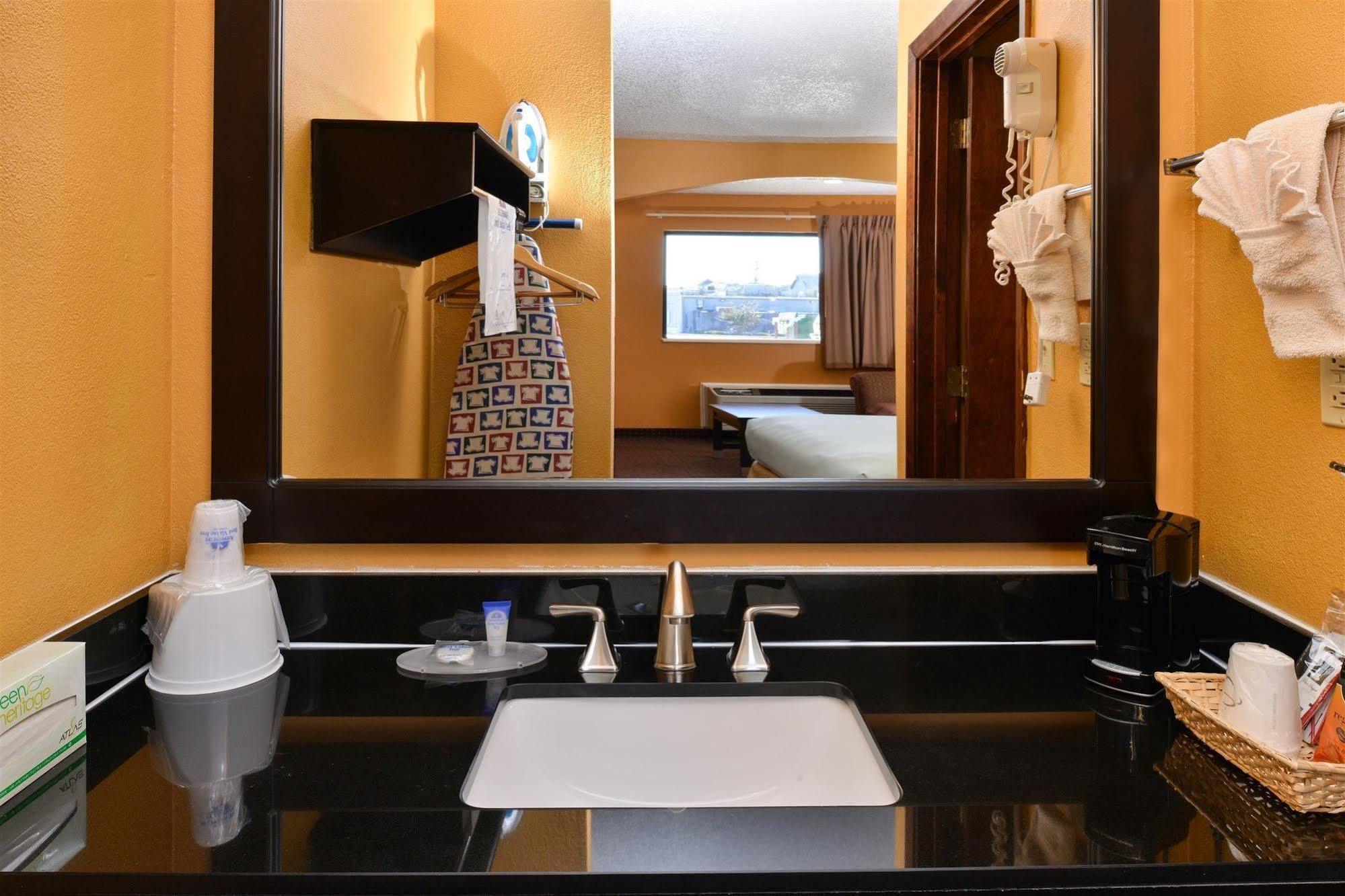 Americas Best Value Inn Byram Экстерьер фото